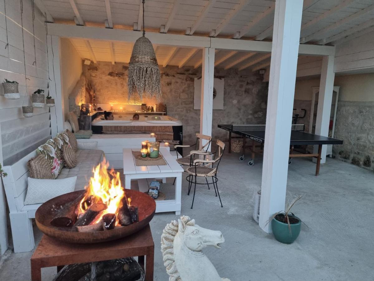 فندق Mazet Provencal سان جيل المظهر الخارجي الصورة